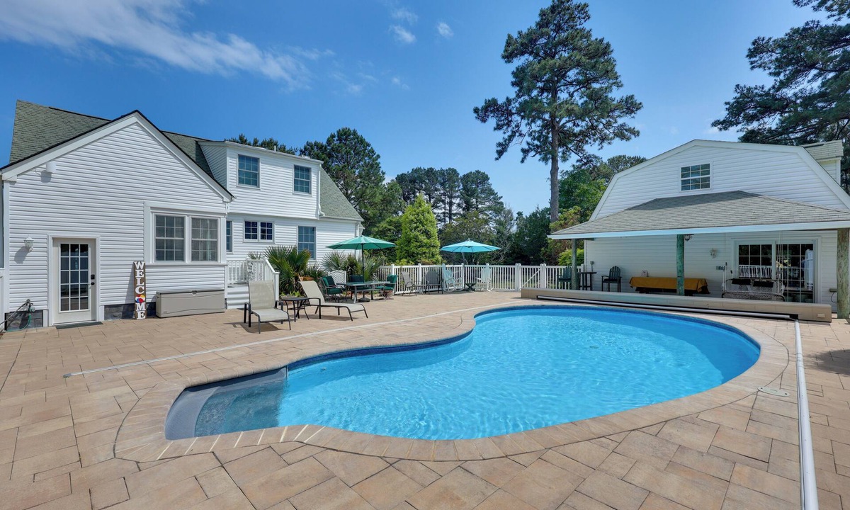 Foster House | Pool & Dock Access! Bohannon Cottage on the Bay