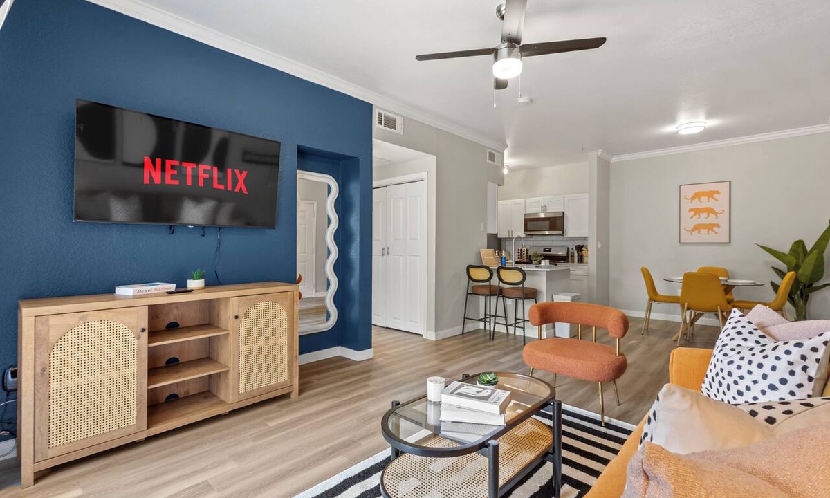 Dallas Apartment | Poolside Luxury 1BR | Pool, Gym & BBQ | Med District