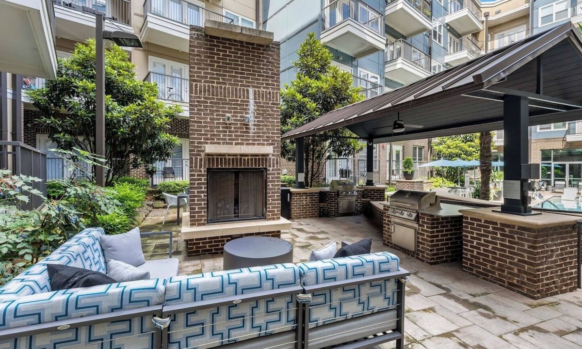 Cherry Apartment | Posh 1BD | 5 Min DT+Gym+Parking+W/D | Sleeps 6