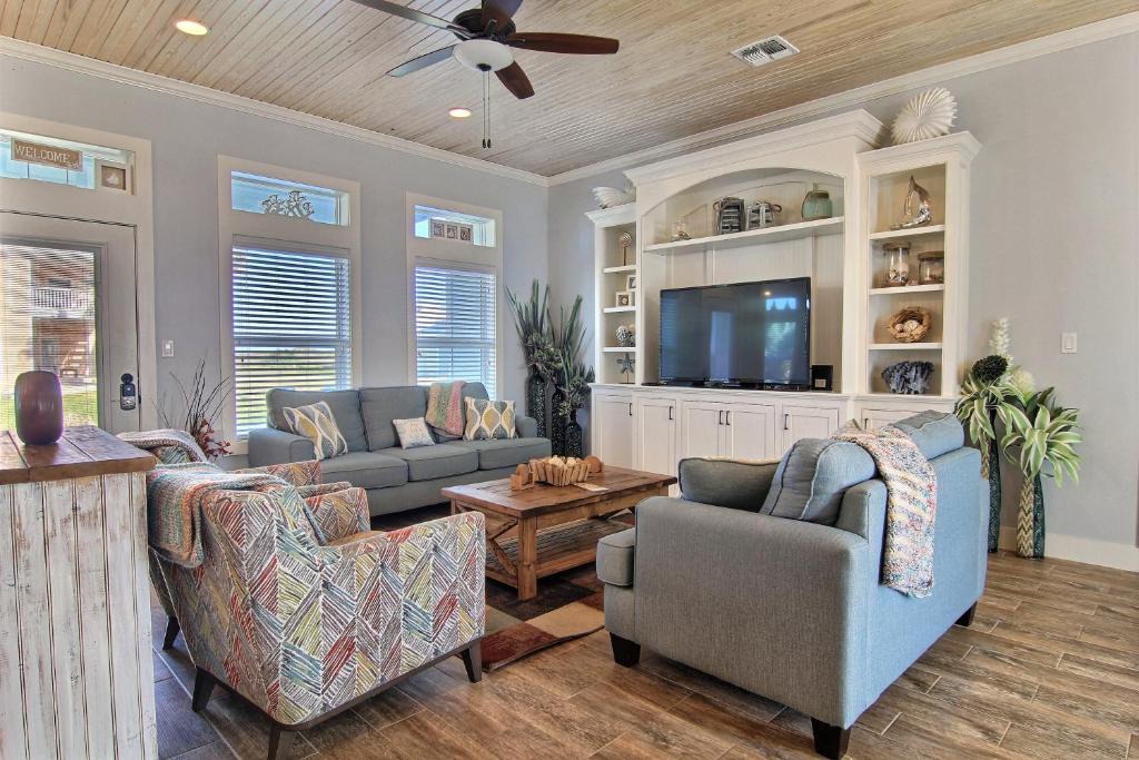Port Aransas House | Postcard from Paradise IPE126 Home