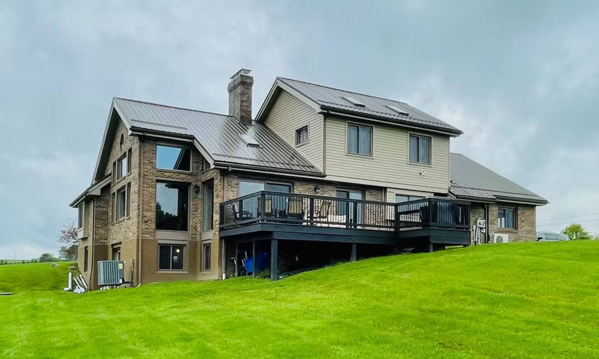 Grove City House | Premier #1 Home Near Grove City & Slippery Rock Univ., Safari, Outlets, Amish
