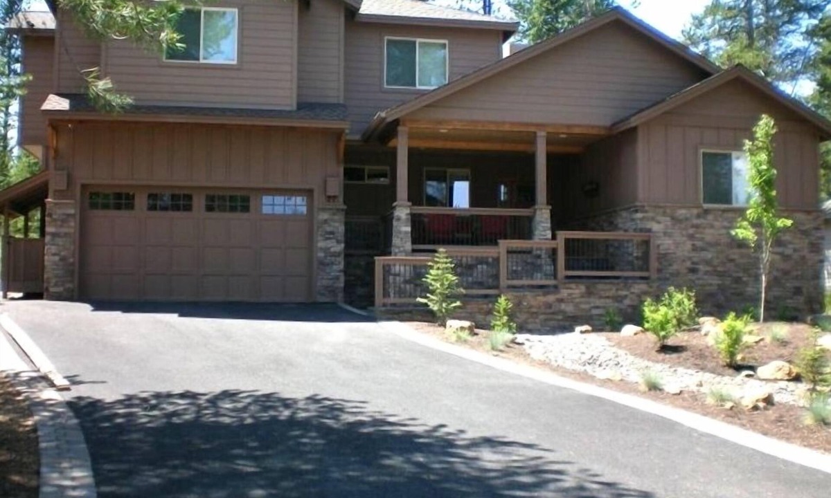 Deer Park House | Premier Luxury Home: 6 BR/7 BA/Hot Tub/Game Room/Free Nights/Level 2 EV Charging