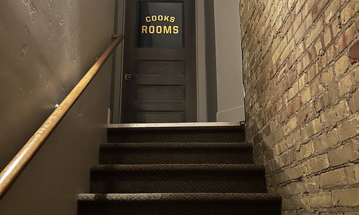 Burley Apartment | Premium 2-bedroom deluxe luxury suite above a private speakeasy
