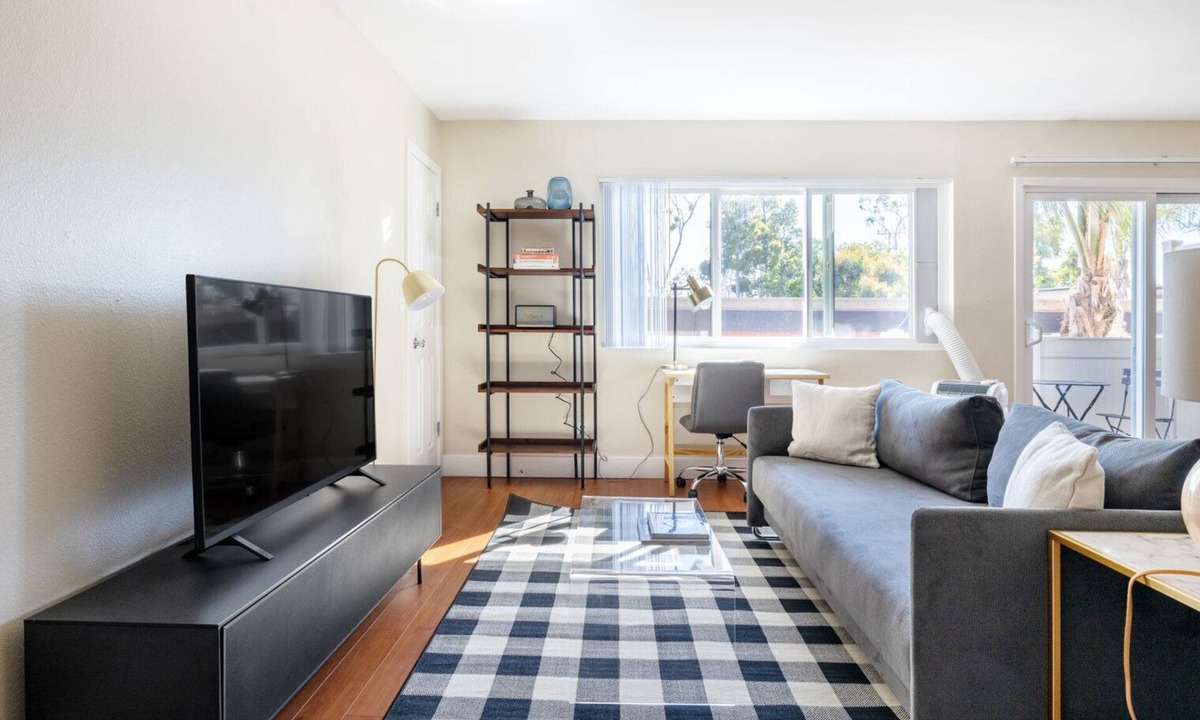 Del Rey Apartment | Premium Marina Del Rey 1BR, walk to marina, shops & dining, by Blueground