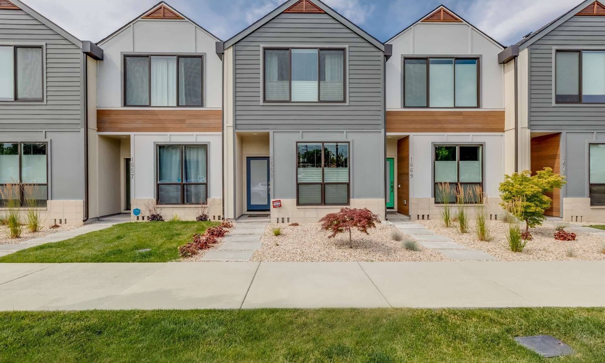 Downtown Boise Condo | Prime Downtown Location: 2 Private Master Suites, Walk/Bike to Shopping, Dining, and Coffee!