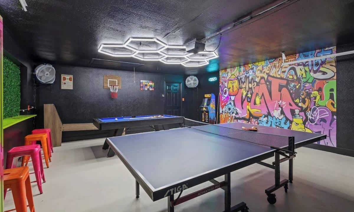 Northwest Dallas House | Prime Location Game Room Hot Tub Cold Plunge