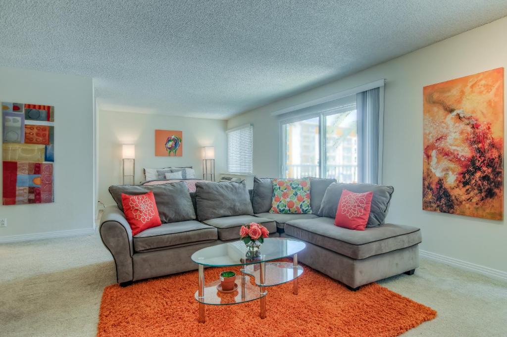 Marina Peninsula Apartment | Prime Marina Del Rey ❤ 1Br, 1Den, 3Beds