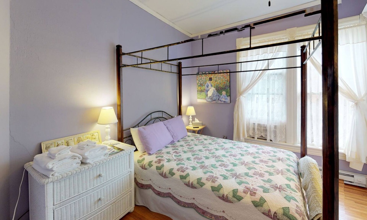 Nelsonville Bed & Breakfast | Primrose Path Bed and Breakfast Hocking Hills between Logan and Athens