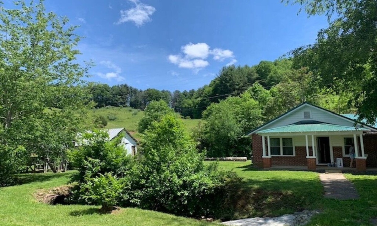 Hampton House | Private 16-Acre Escape w/Creek Peaceful & Quiet Fire Pit, Hiking & Lake