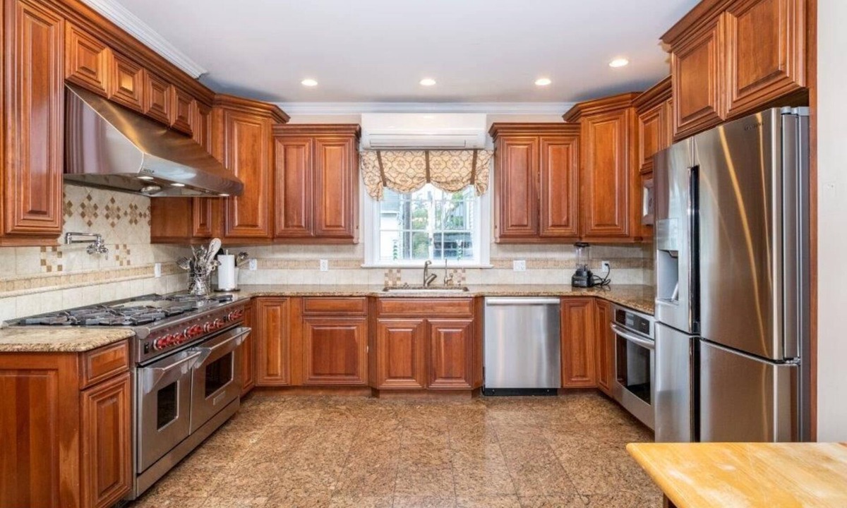 North Side House | Private Bedroom #1 and Bath 26 Min to NYC!