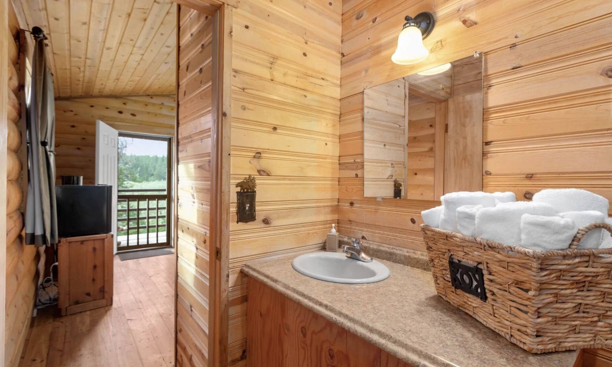 East Glacier Park Cabin | Private, Cozy cabin overlooking Glacier Park w/top rated restaurant on site