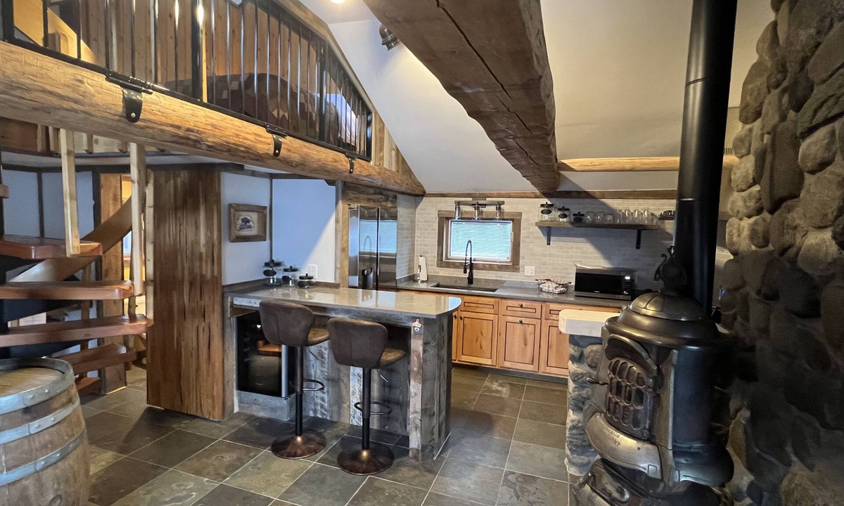 Gardiner Cabin | Private Custom Cabin on Yellowstone River with Breathtaking Views