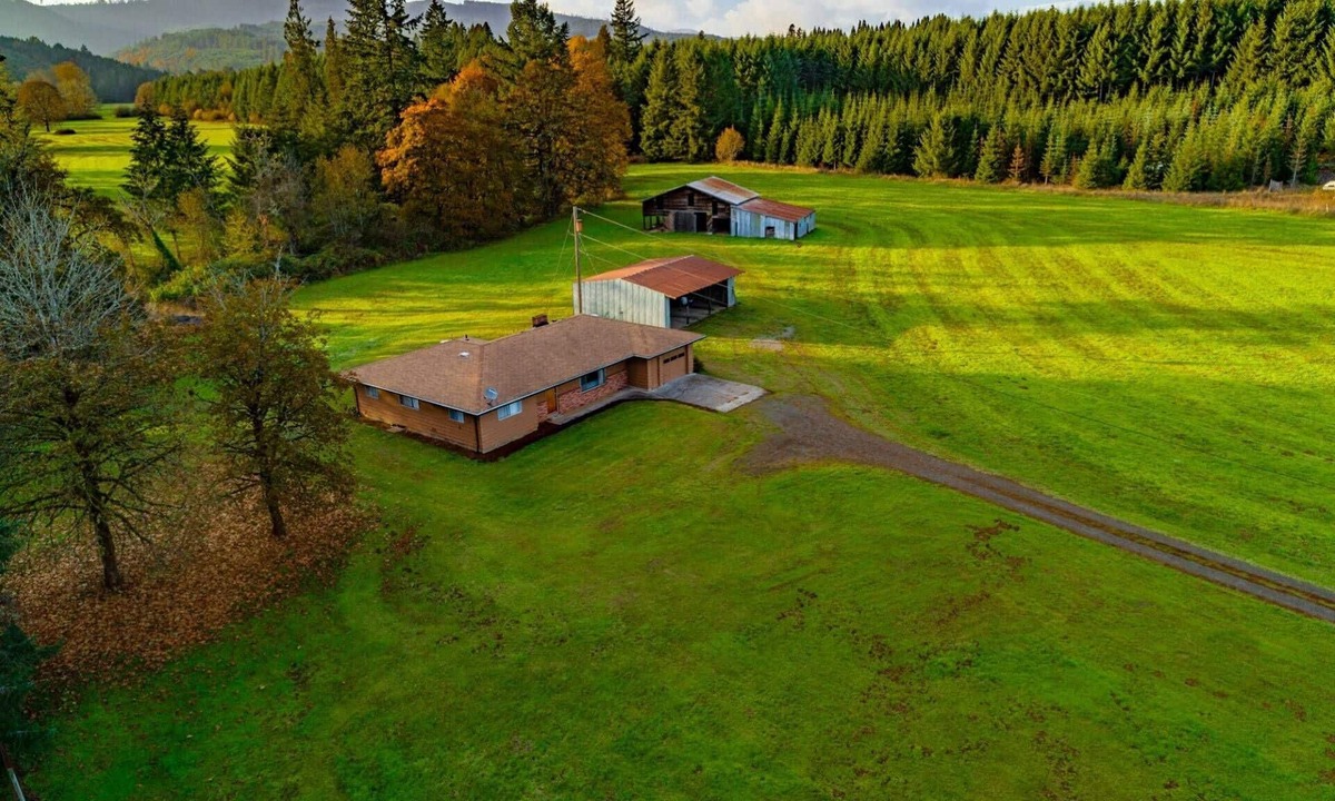 Gales Creek House | Private Farmland Setting, Open Floor Plan, Fire-Pit, BBQ, Next to Creek, Views of Forests and Hills