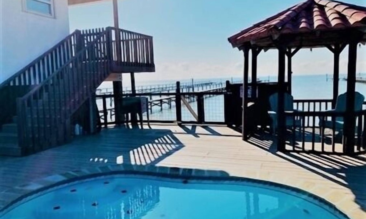 Port Mansfield House | Private Fishing Pier and Swimming Pool! Beautiful Port Home.