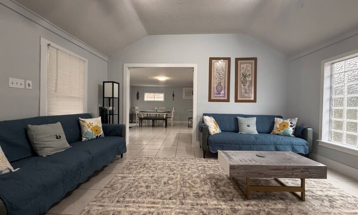 Greenway Plaza-Upper Kirby Cottage | Private Gated Montrose Cottage Near FIFA & Downtown