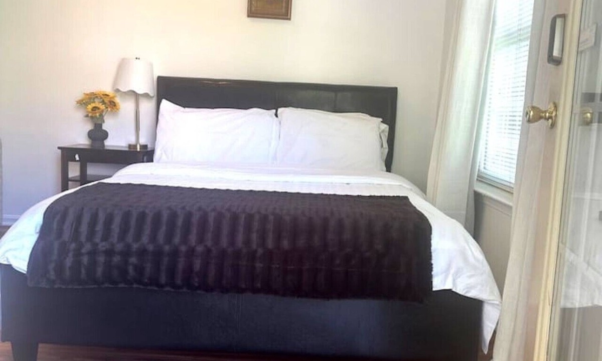 Scaggsville Apartment | Private ground-level studio suite