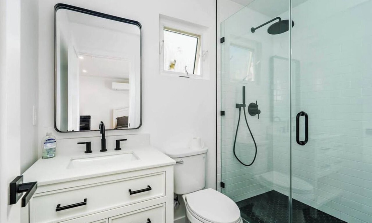 Miracle Mile Apartment | Private Guest House in Miracle Mile