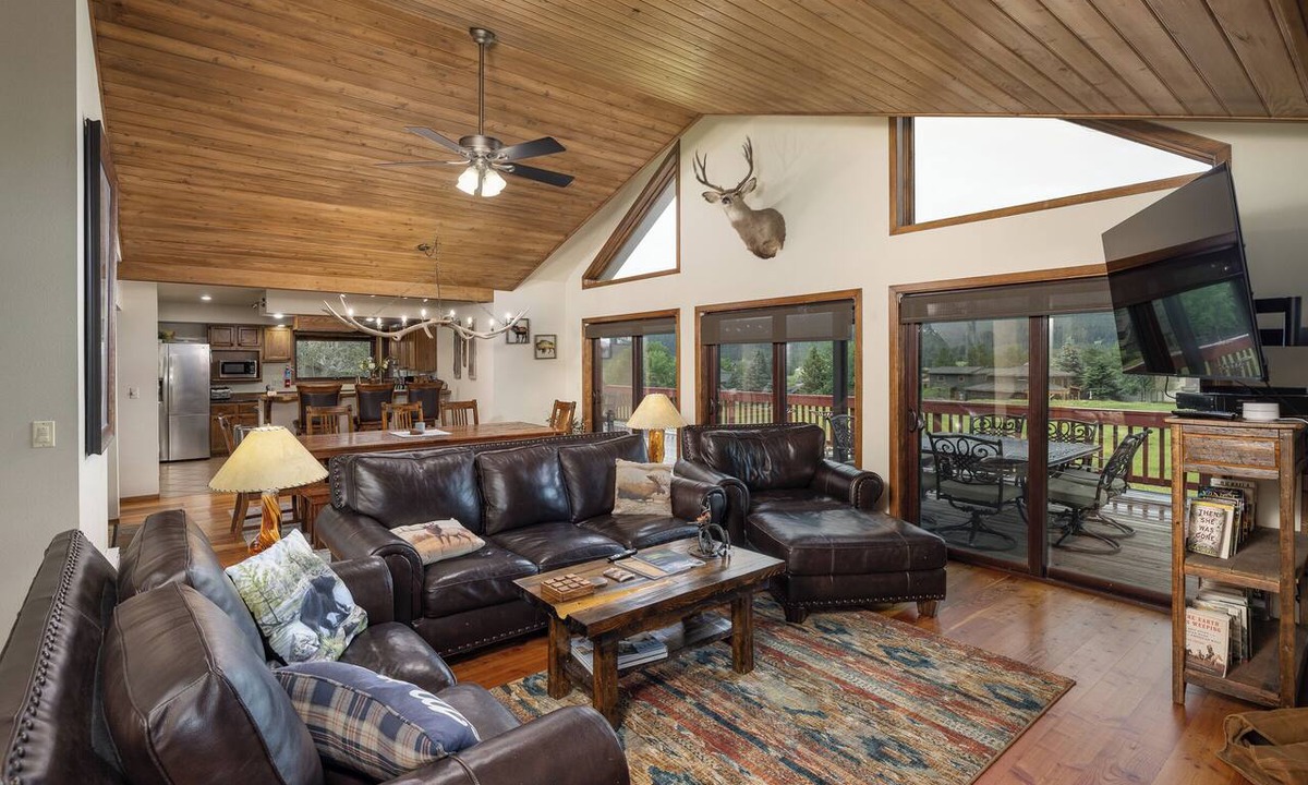 Big Sky Meadow Village House | Private Hot Tub | Golf Course | Nordic Skiing | Big Sky Awaits