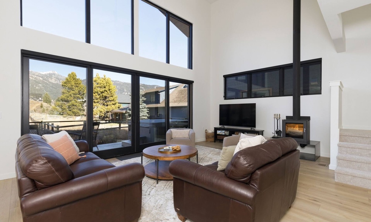 Big Sky House | Private Hot Tub | Wood Stove | Ample Parking | Minutes to Town Center