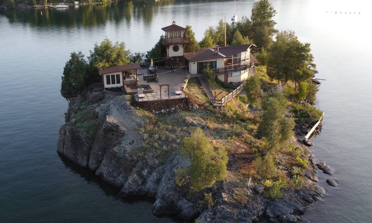 Somers House | PRIVATE ISLAND RETREAT On Gorgeous Flathead Lake Montana!