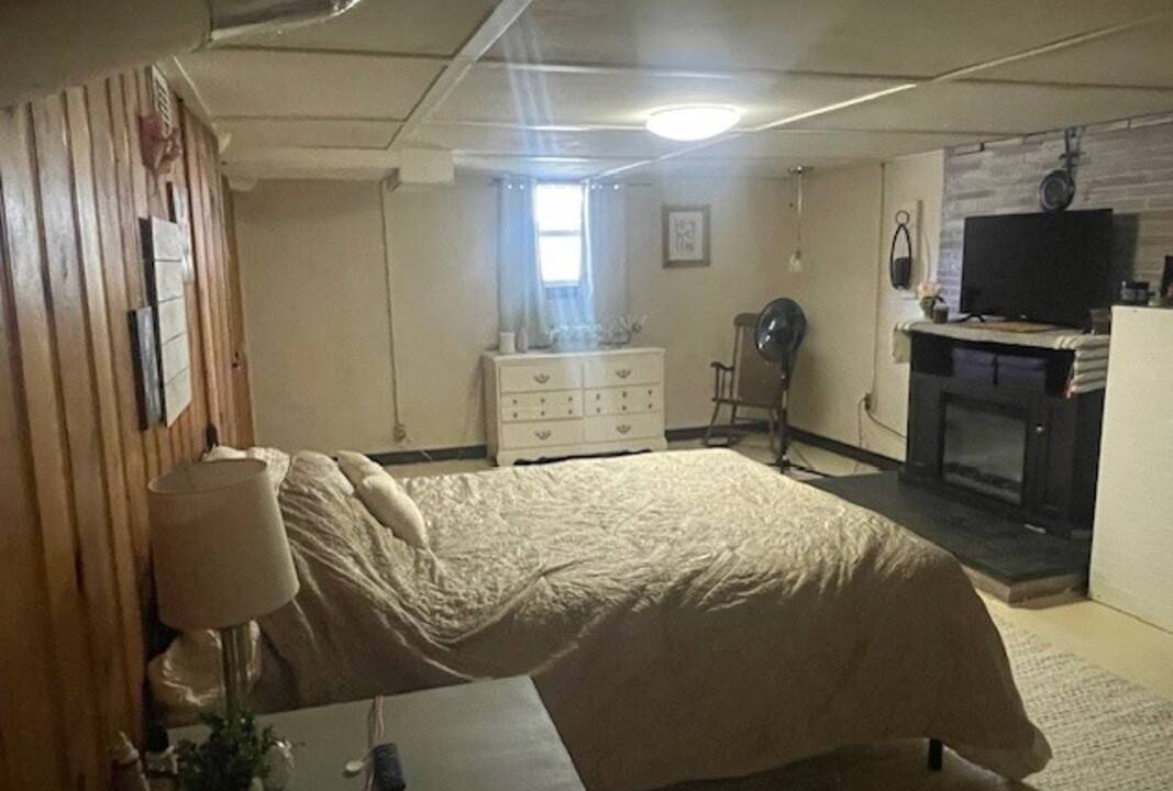 Parkersburg Resort | Private room ∙ 2 guests