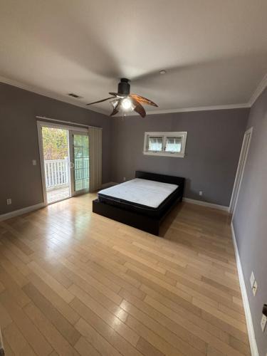 Burbank House | Private room in guest house - Mini Mansion