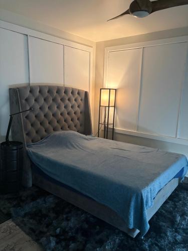 Burbank House | Private room with Fridge - Mini Mansion