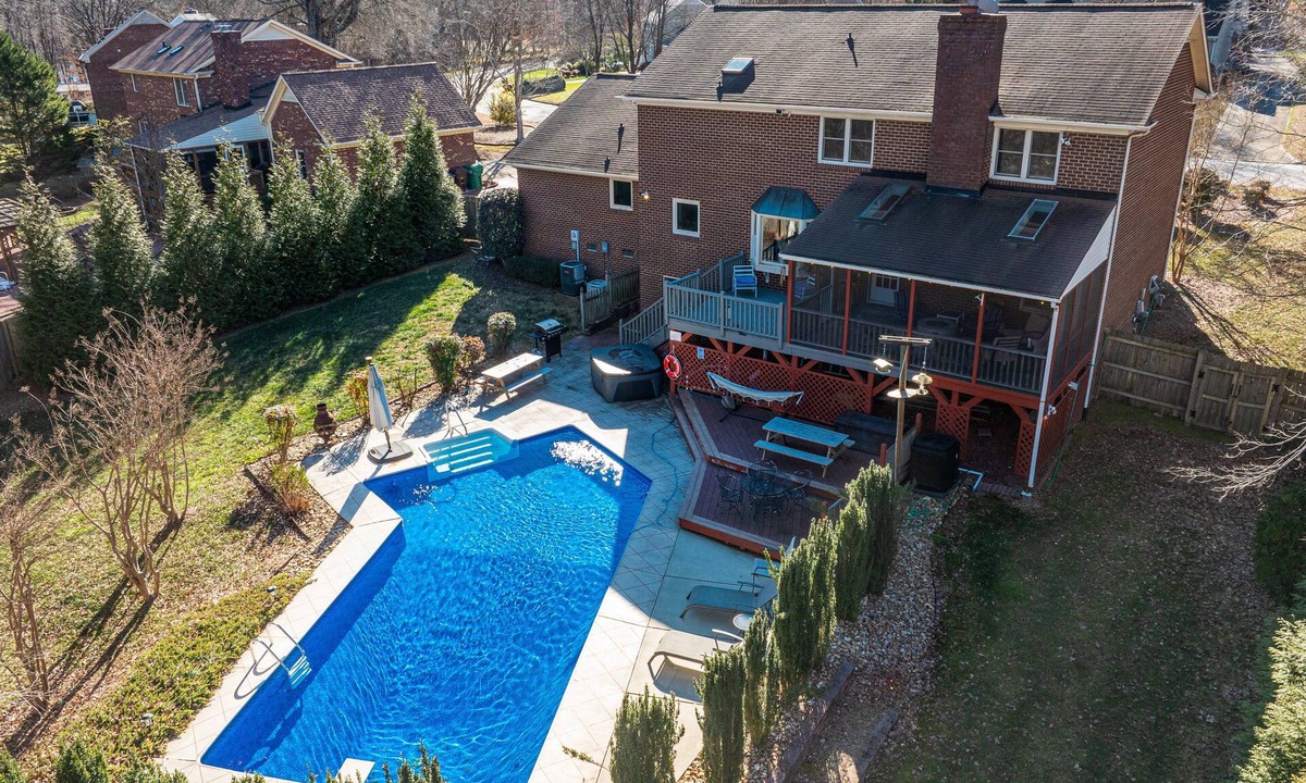 High Point House | Private & Spacious 4BR w/Heated Pool, Hot Tub & Fire Pit - Near HPU & Market
