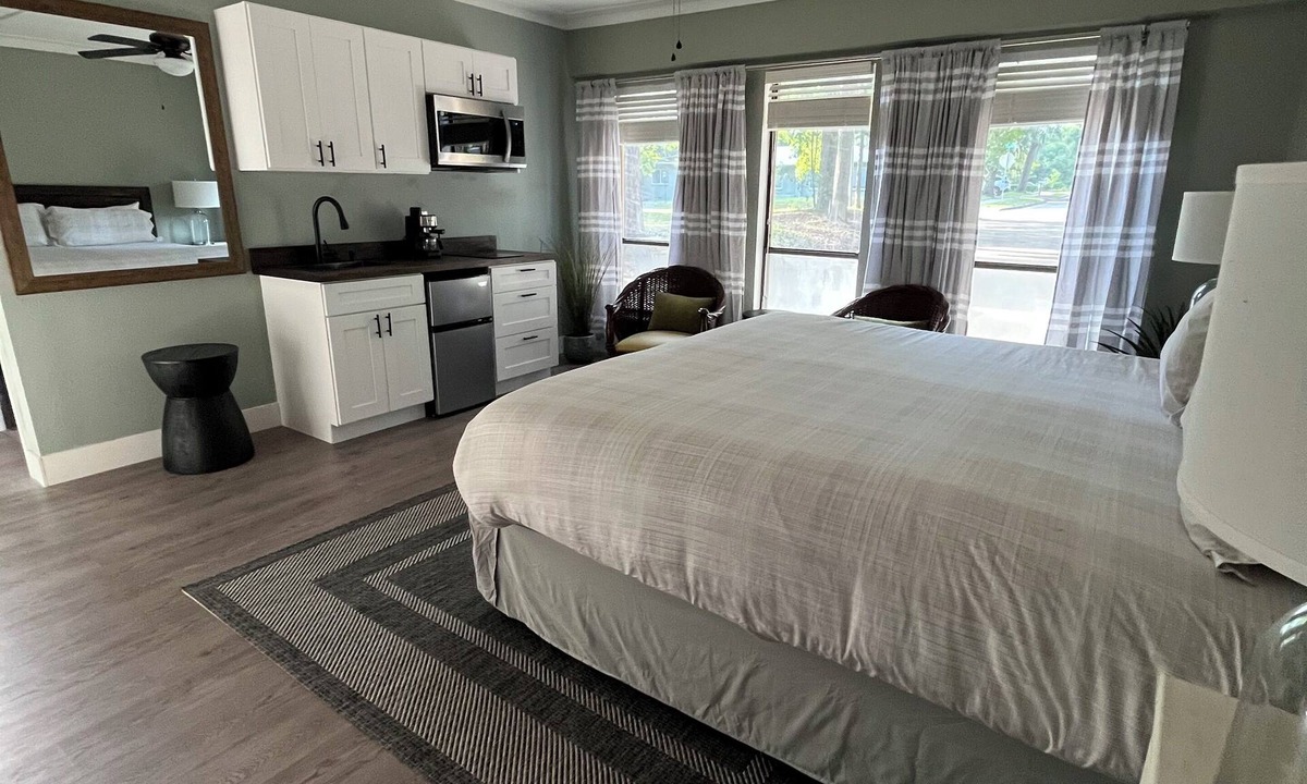 Duckpond Apartment | Private suite with own entry in vibrant Gainesville