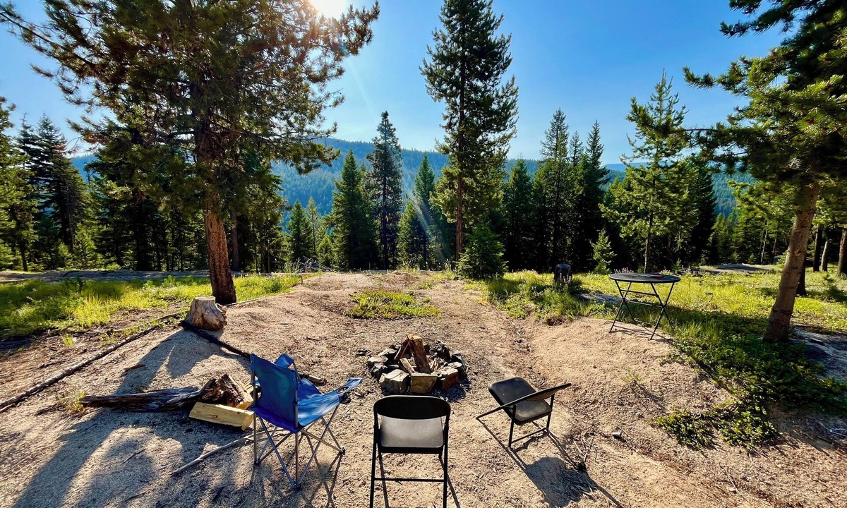 Lolo House | Private Wooded Camp site with fully equipped fifth wheel above Lolo Hot Springs