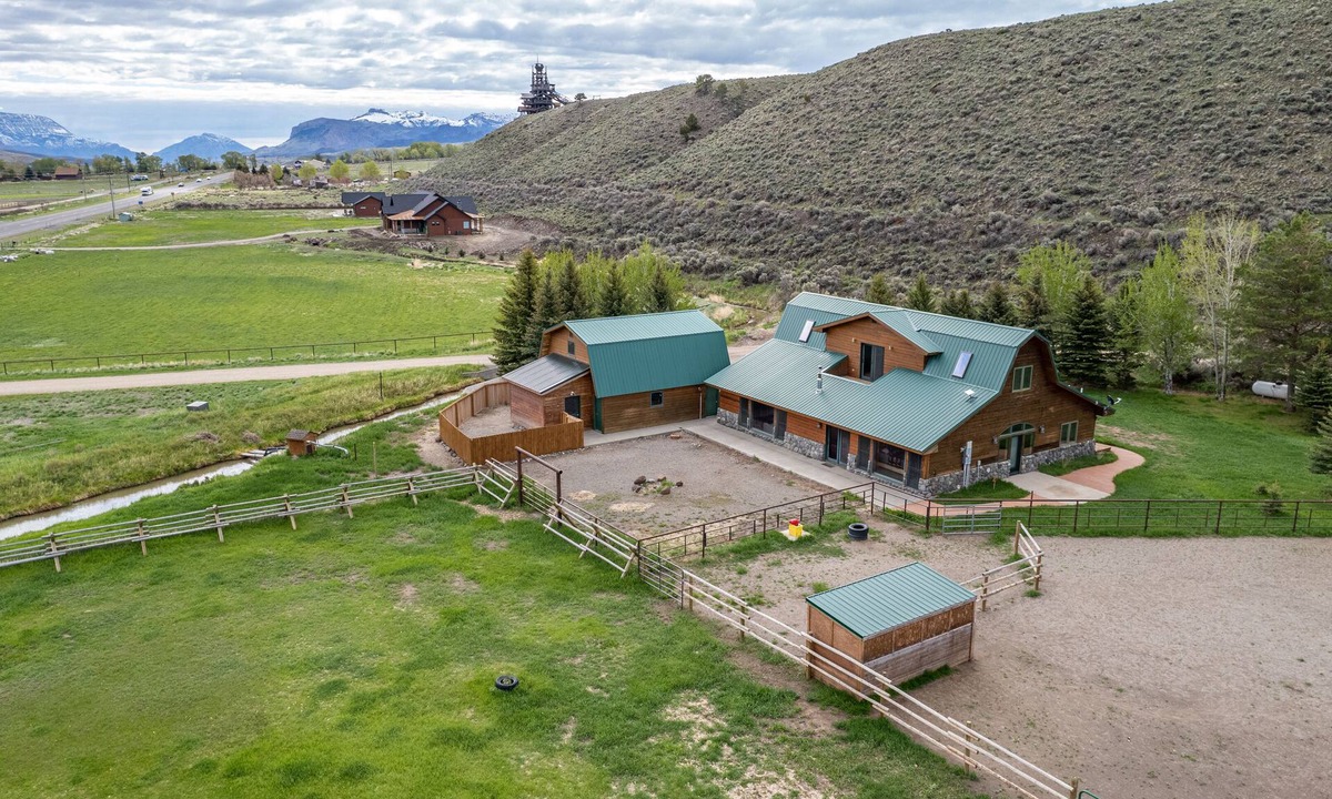 Cody House | Ptarmigan Ranch North Fork Views 4 Bedrooms!