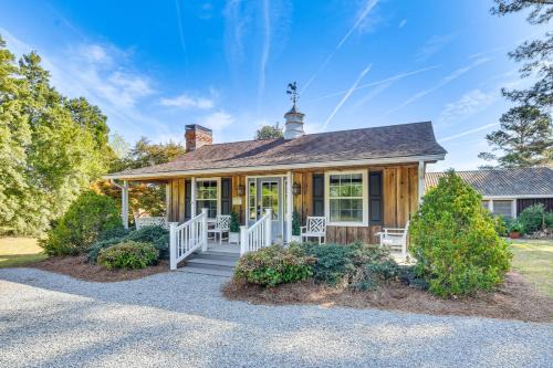 Warsaw House | Quaint Couple's Cottage in Warsaw Countryside