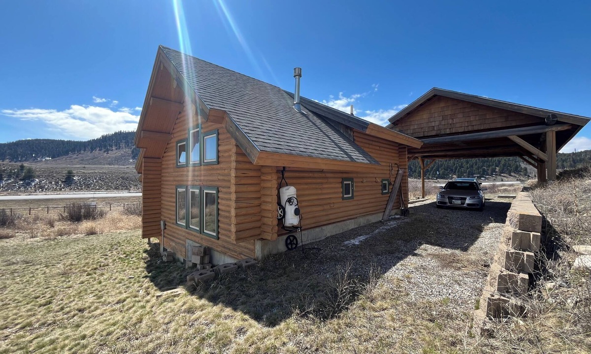Cameron Cabin | Quaint Flyfishing cabin with WiFi near West Yellowstone