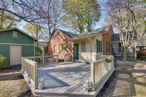 Goldsboro House | Quaint Goldsboro Home w/Screened-In Porch!