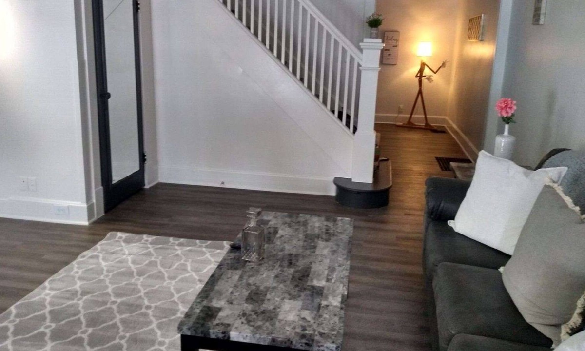 Holy Cross House | Quaintness on Sturm Avenue- 3BD; Pet Friendly next to Downtown Indy