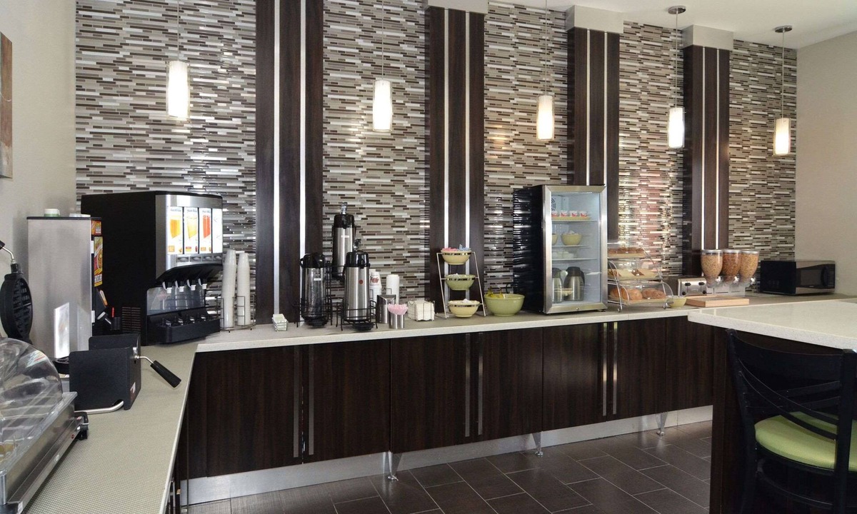 Kenedy Hotel | Quality Inn & Suites Kenedy - Karnes City