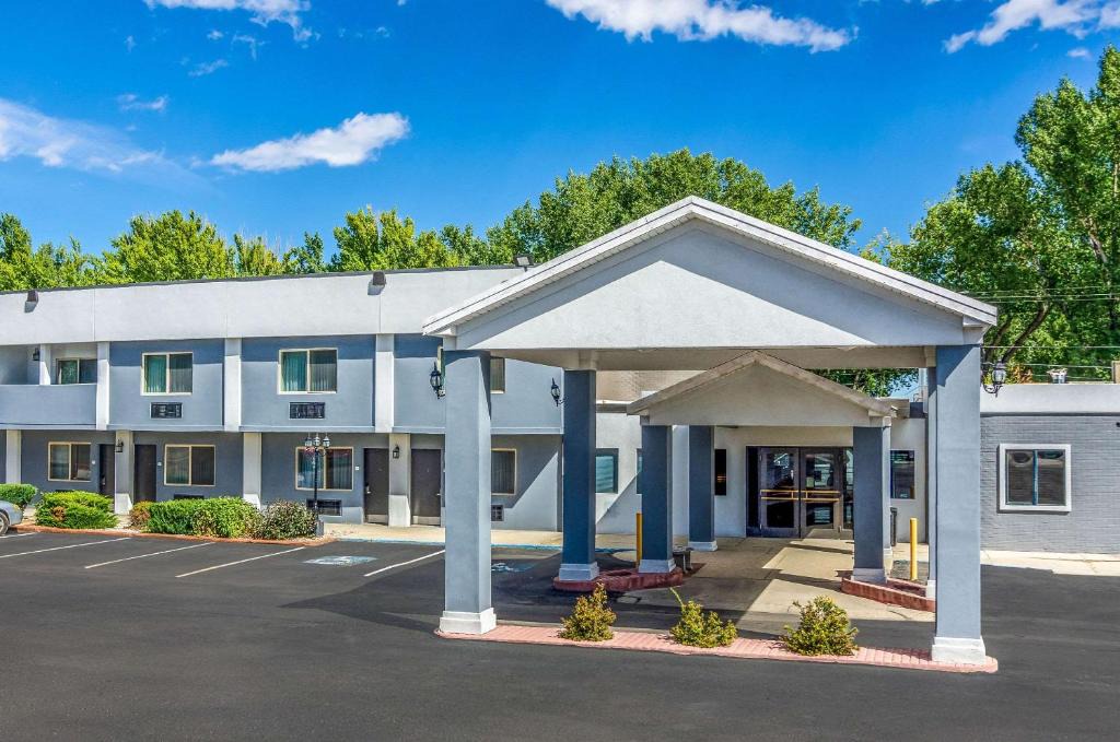 Buffalo Hotel | Quality Inn