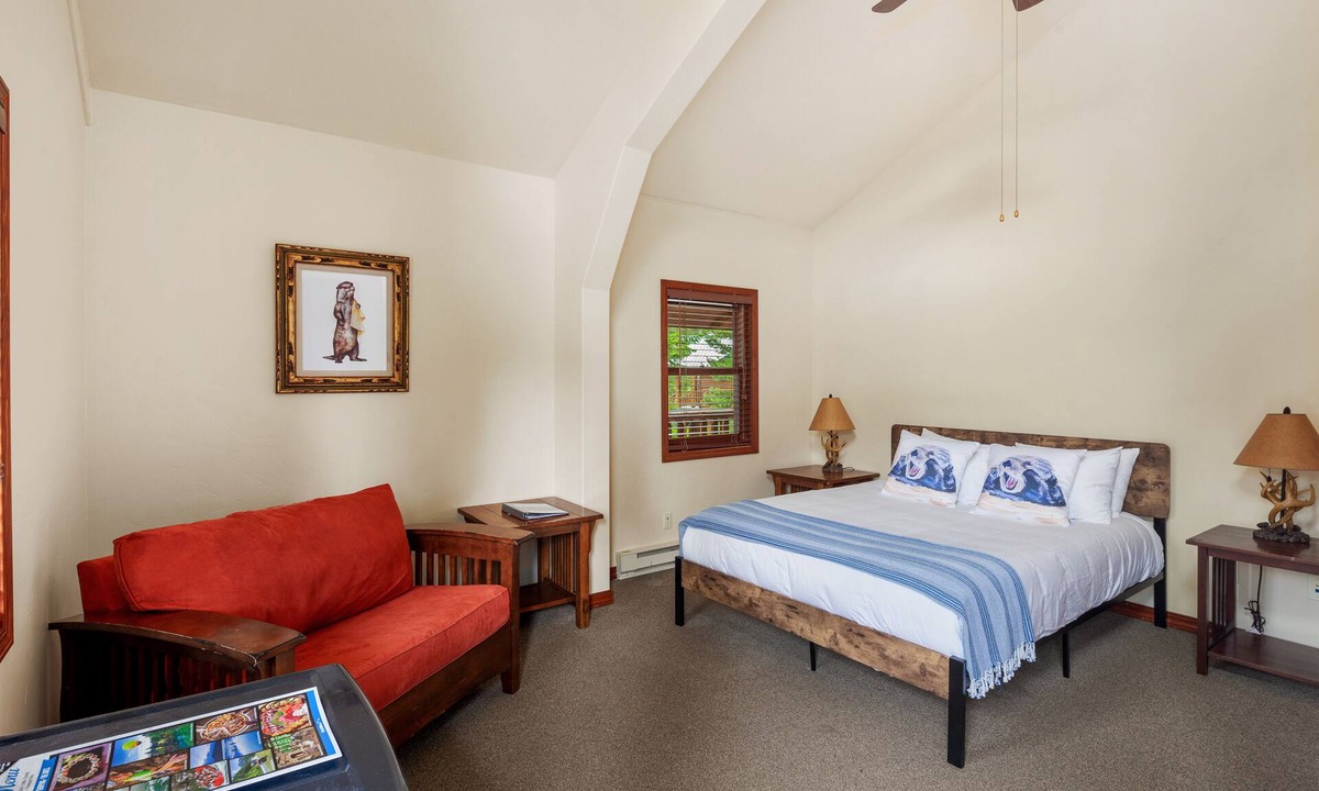 Olney Hotel | Queen - Queen bedroom with private bathroom, mini fridge