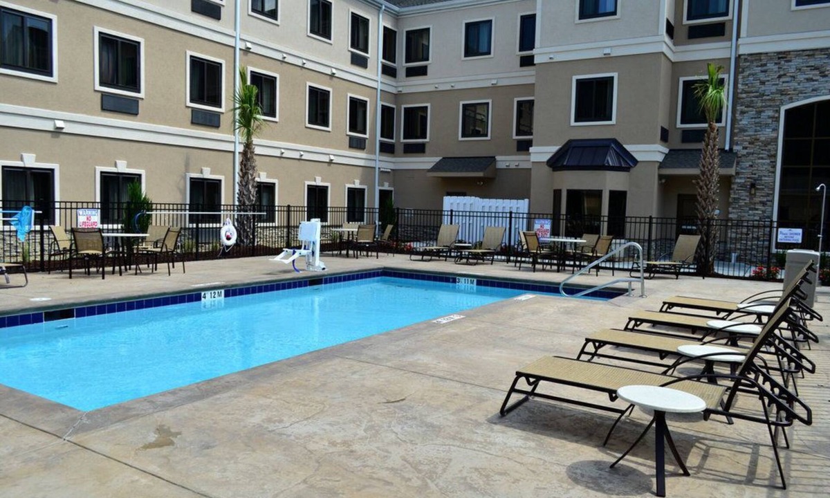 Jacksonville Apartment | Queen Studio. Free Breakfast. Pool. Gym. Business Center.