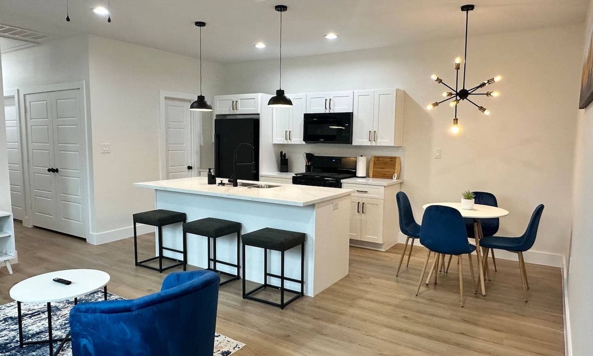 Northside House | Quiet 3BR Home Fast Access to IAH Downtown