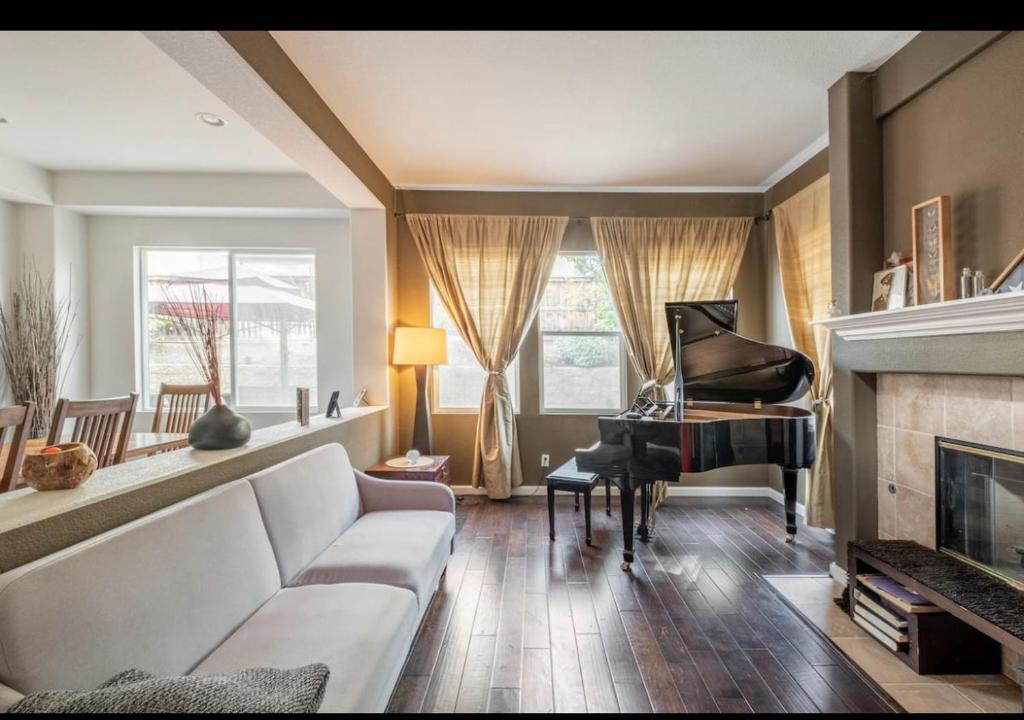 Torrey Highlands House | Quiet and Cozy Guest Rooms with Private Bathrooms