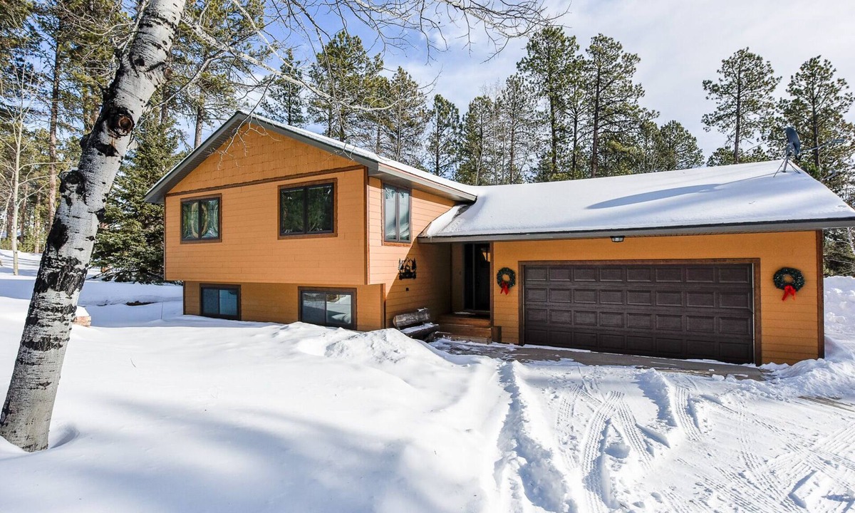 Lead Cabin | Quiet and Private Paradise Close to Highway, ATV and Snowmobile Trails!
