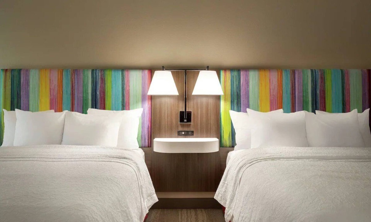 US 290 Hotel | Quiet & Clean Room for Family w/Pets | Steps to Cinemark Tinseltown Houston 290