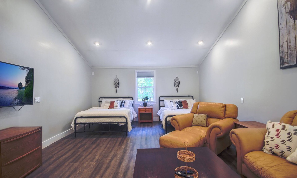 Greer Apartment | Quiet & Clean Studio Suite with Safe & Peaceful Country Vibe! - Pet Friendly