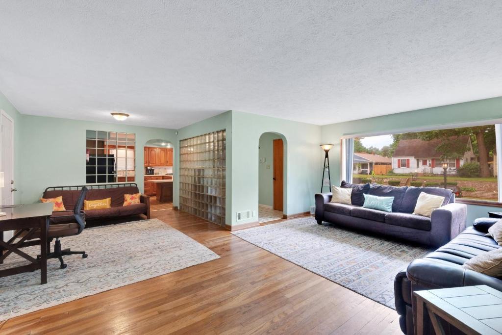 South Bend House | Quiet Comfy 2 BR Home In South Bend, Minutes From Notre Dame! Pet Friendly! home