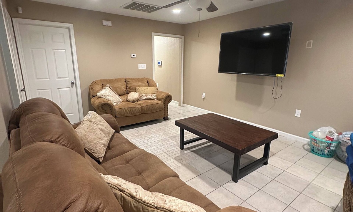 Missouri City House | Quiet & Cozy Tranquil 2-Bedroom/2 Bath House Close to Downtown Houston