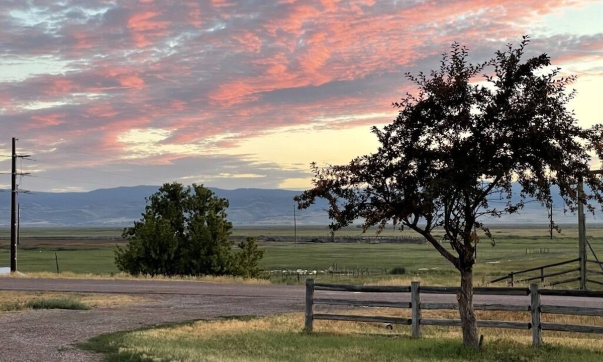 Dingle Other | Quiet & Relaxing Farm Home/15 min from lake/Big Yard/Fun Games