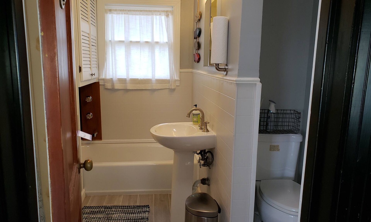 El Lago Cabin | Quiet Waterfront Escape Overlooking Kemah Boardwalk