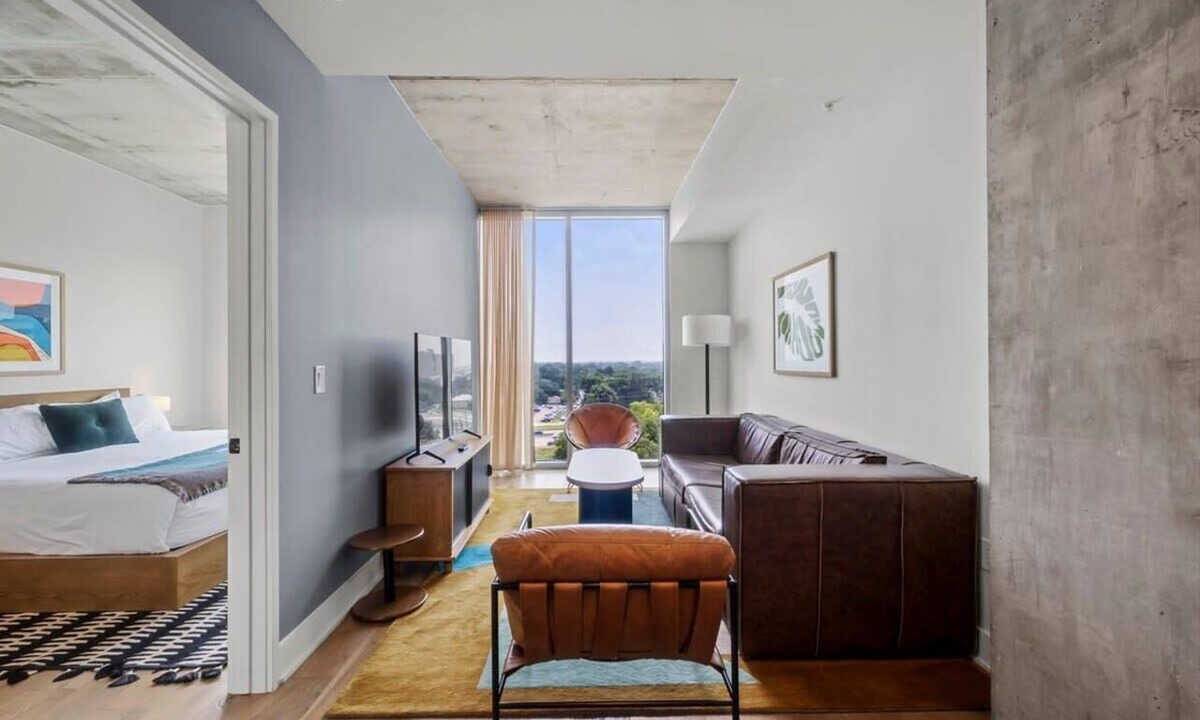 Rainey Street Historic District Condo | Rainey St Condo | Heated Pool | Gym | Fireworks