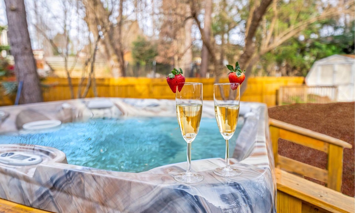 Cary House | Raleigh-Cary Dog & Family Friendly/Hot Tub/NEAR Pickleball/HEATED Pool